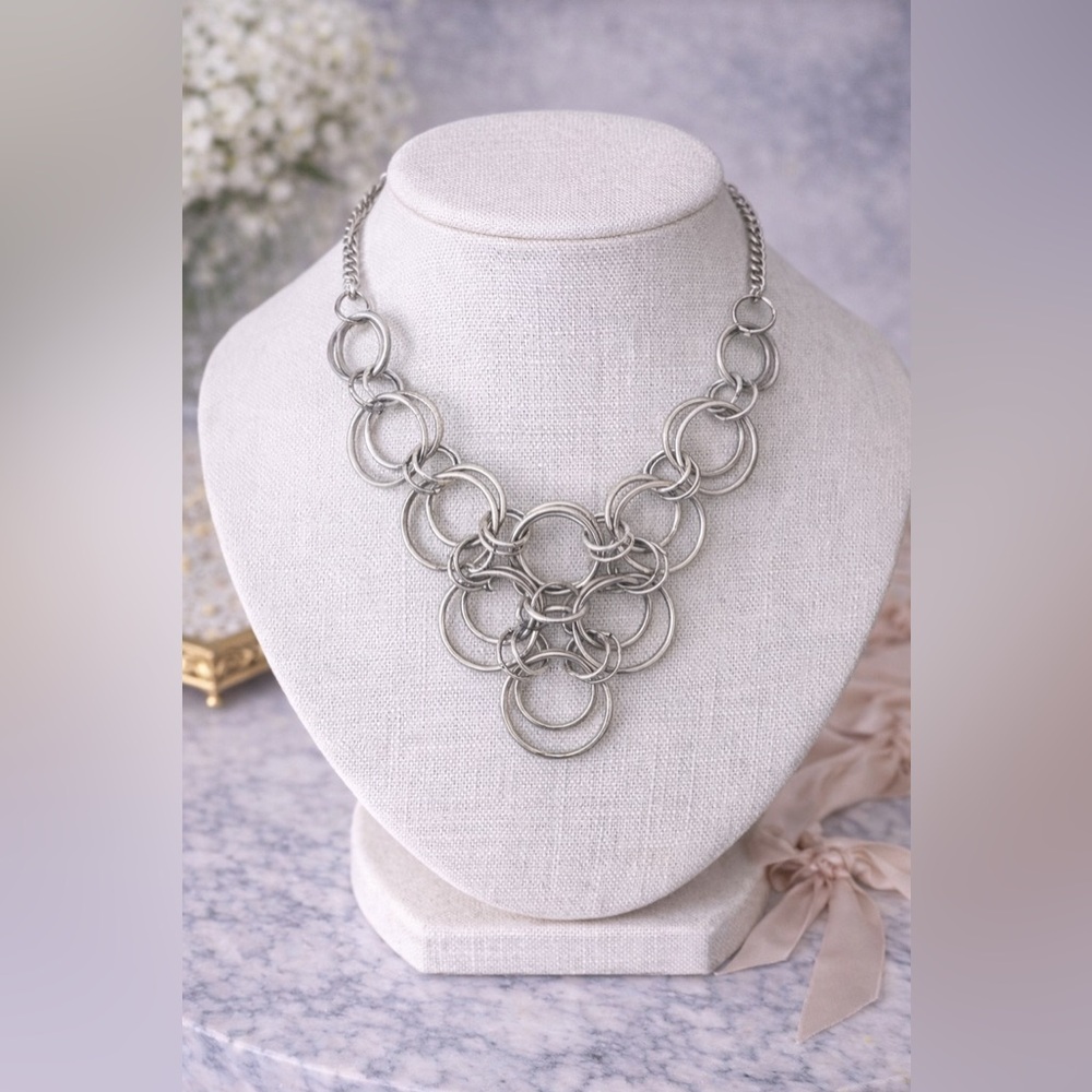 Silver Interlocking Ring Statement Necklace Chunk… - image 1